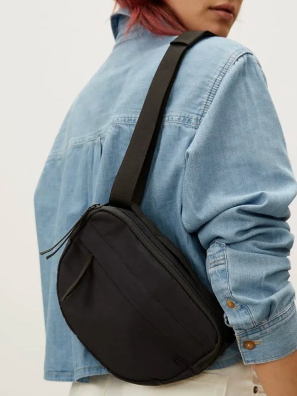 Everlane + The Woven Crossbody Bag in Black